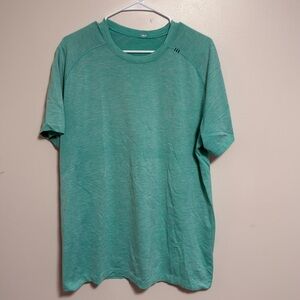 LULULEMON T-SHIRT